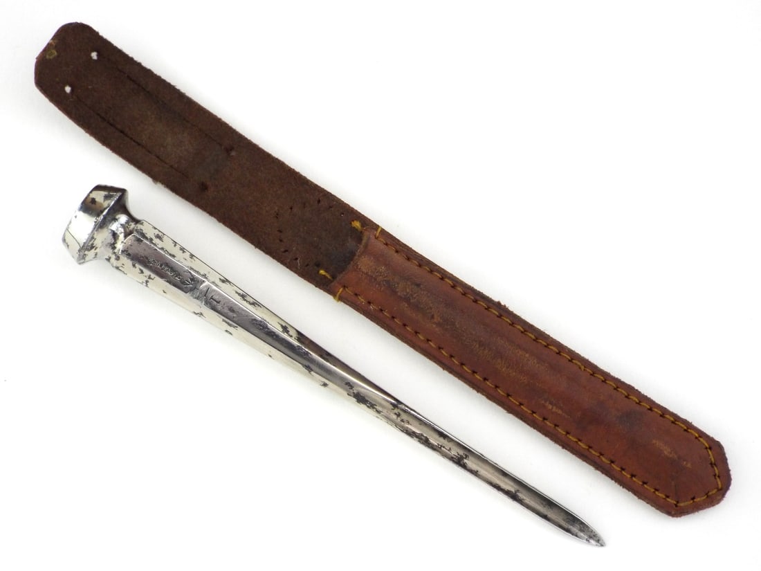An unseen previously British WW2 Special Ops SOE Escape and Evasion nail or sleeve dagger complete: Sensational British WW2 special ops (SOE & OSS) assassination kit tool - a supreme quality thrust dagger designed to be concealed under the clothing attached to the arm or leg. This variation amazingl