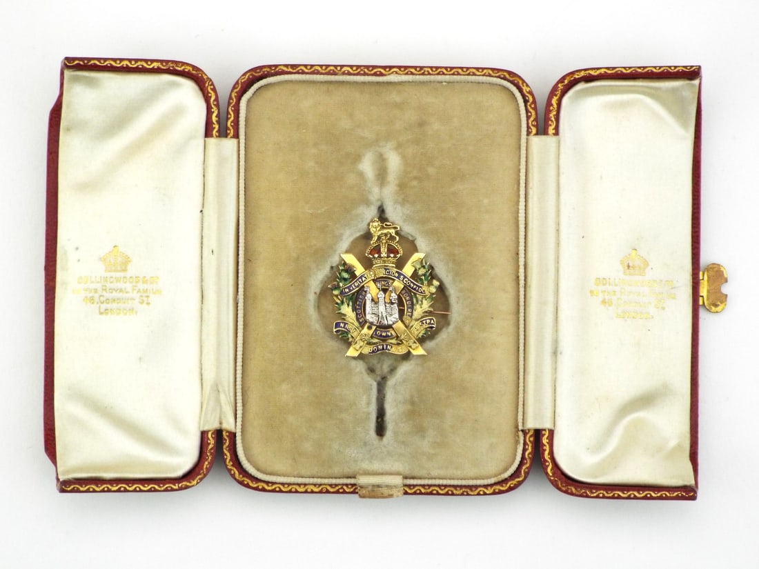 Superb Scottish Regimental sweetheart cased presentation brooch or jetton in silver gilt and enamels (1 of 13)