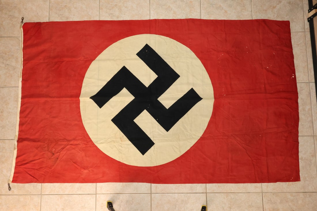 Rare German WWII KRIEGSMARINE NAVAL BATTLE SHIP FLAG (1 of 10)