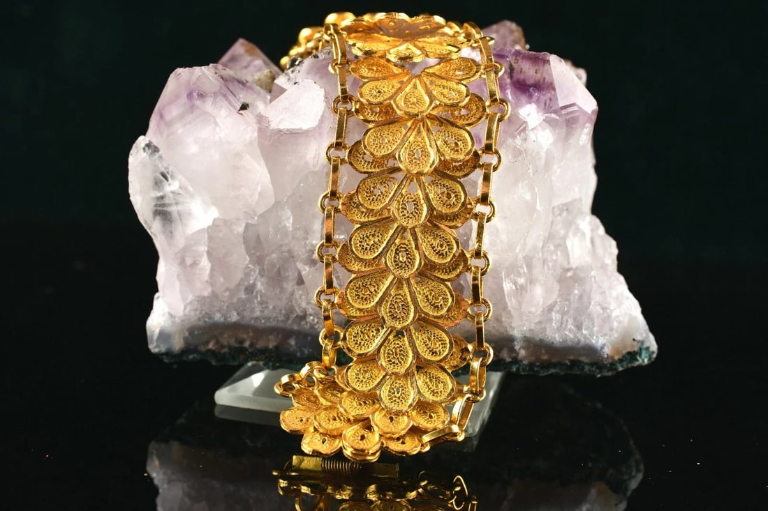 21k Yellow Gold Bracelet 6.75".: Weight : 42.3 g. Stamped : no but tested for 21k gold. For wrist up to : 6.75". Width : 1-7/8". Direct credit card payment will not be accepted for this Lot. Accepted payment methods include cash, cer