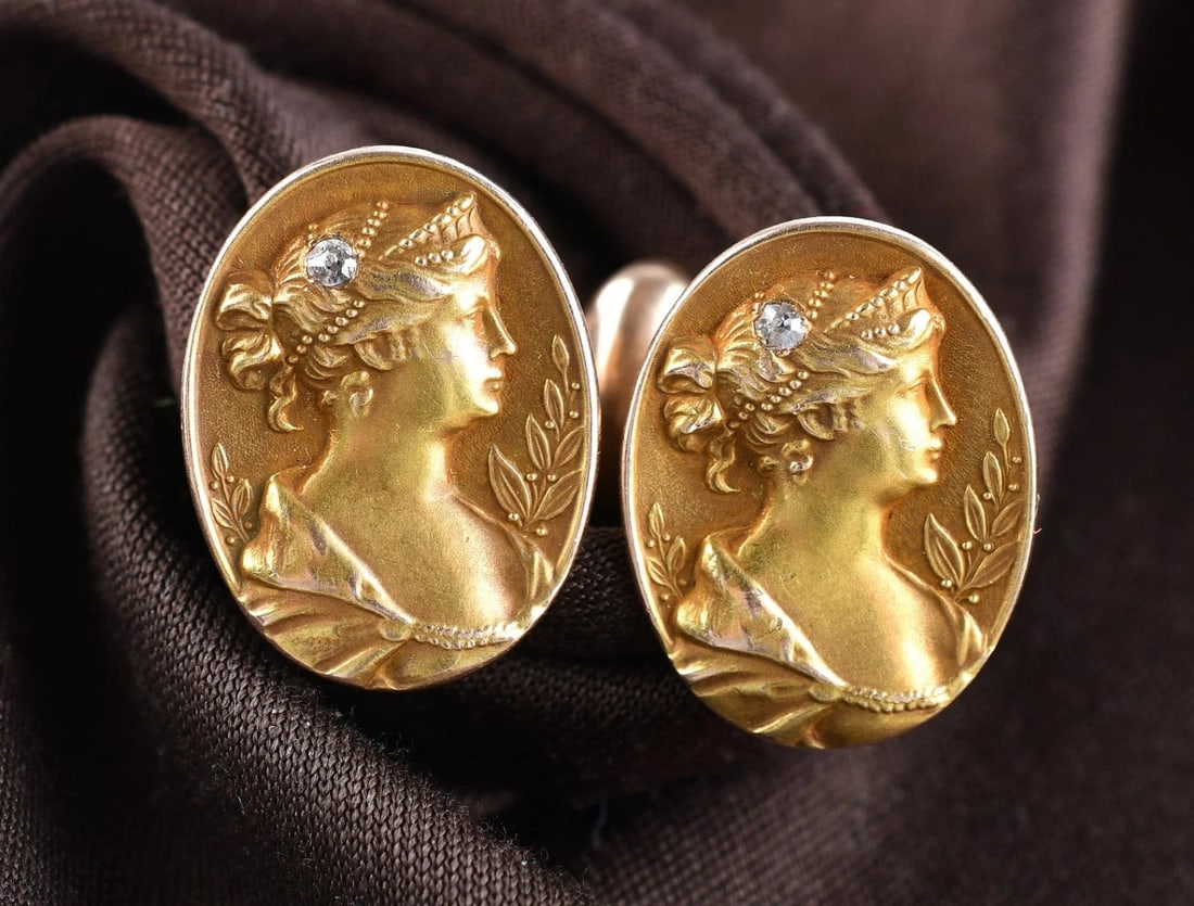 Vintage 14k Yellow Gold Diamond Oval Cufflinks w. Low Profile Portrait of a. Lady: Size : 18mm x 14mm. Weight : 6g. Stamped : 14k. Stone : Natural Diamond. Direct credit card payment will not be accepted for this Lot. Accepted payment methods include cash, certified bank check, wire