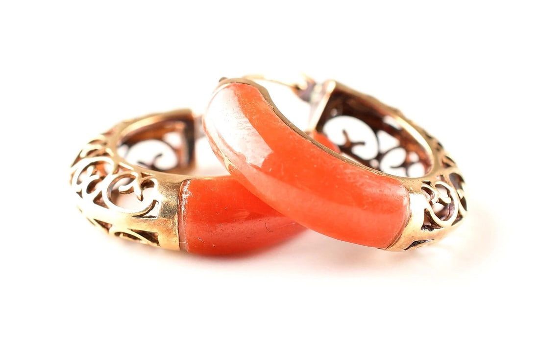 Vintage 14k Yellow Gold Mexican Red Jade Mexican Earrings: Weight : 3.9. Stamped : 14k. Direct credit card payment will not be accepted for this Lot. Accepted payment methods include cash, certified bank check, wire transfer, and ACH.