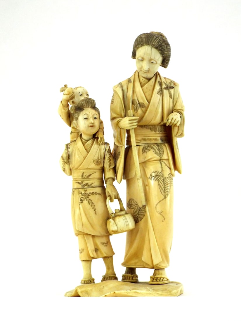 Japanese MEIJI Period Very Fine OKIMONO SCULPTURE Carved Figural Group (1 of 10)