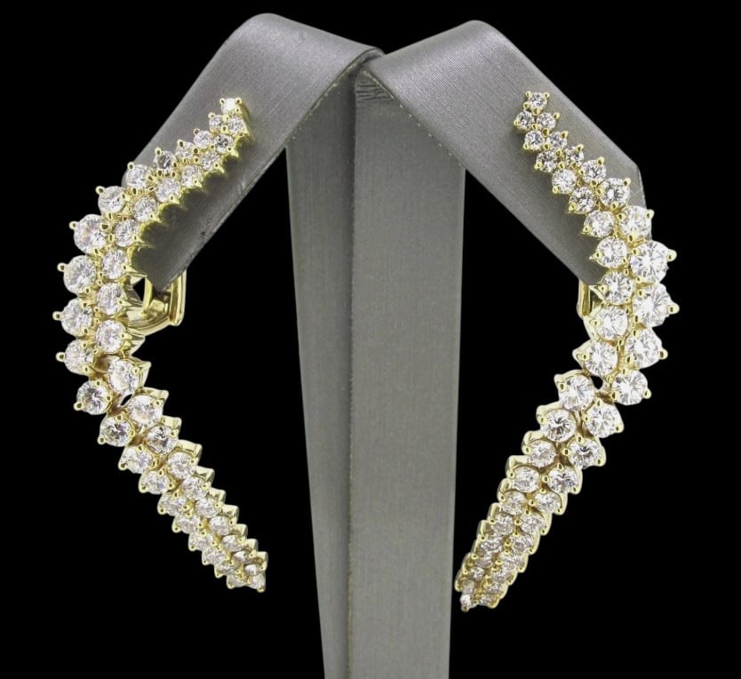 Jose Hess 6.50 CTW Diamond Gold Earrings 14k Yellow Curve Long Dangle Style.: Metal 14k Yellow gold. Weight 16.8 grams. Diamonds approx 6.50 ctw. Length 2''. Width 5mm to 8mm Direct credit card payment will not be accepted for this Lot. Accepted payment methods include cash, ce