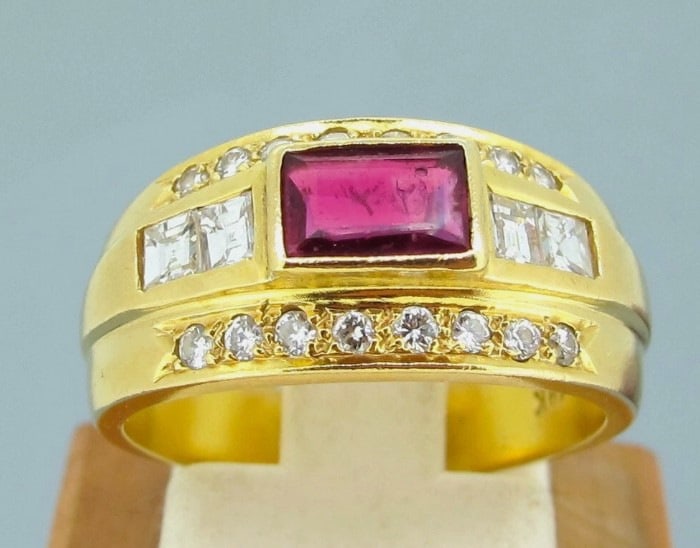 .33 ct Ruby 18k Yellow Gold.50 ctw Diamonds Ring Size 6.5: Metal 18k Yellow gold. Weight 5.8 grams. Ruby approx.33 ct. Diamonds approx.50 ctw. Ring size 6 1/2 Direct credit card payment will not be accepted for this Lot. Accepted payment methods include cash,
