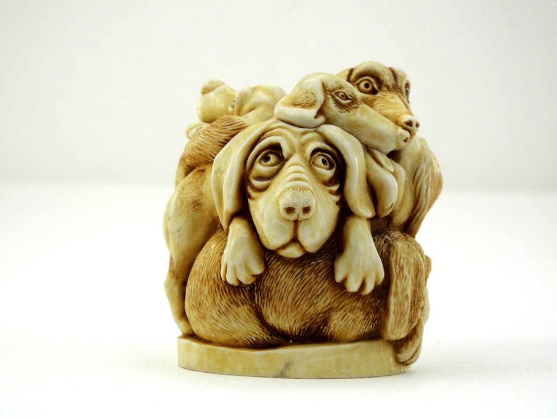 Very Fine Carved Figural Box with Intertwined Hound Dogs (1 of 14)