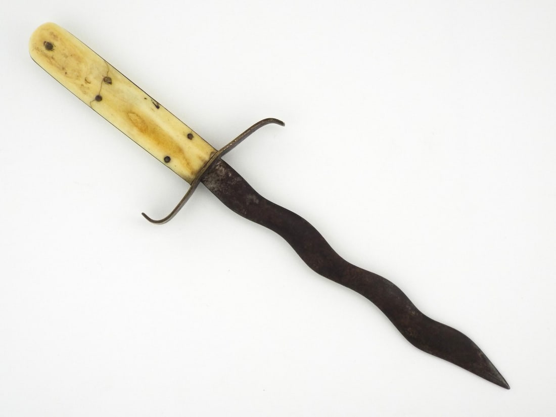 Early Serpentine Blade Fighting Knife (1 of 6)