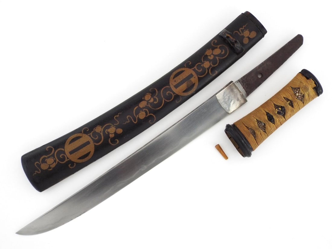 Japanese Shin Shinto Samurai Tanto: Here we have an excellent example of an early Shin Shinto era tanto with a very well made and tempered hira zukuri shaped blade exhibiting a nicely forged grain and temper pattern. This tanto still re