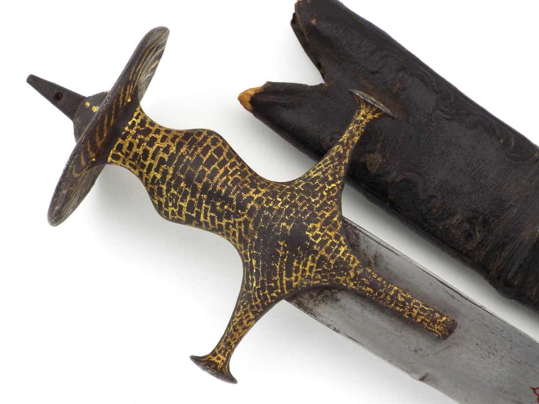 Rare and important gold hilted Sikh talwar: An astonishingly unusual 19 century Sikh talwar, with gold etched hilt depicts the fortress wall to one side. This is attributed to Qila Mubarak (or Fort of Triumph) in a city of Patiala. The sword ha