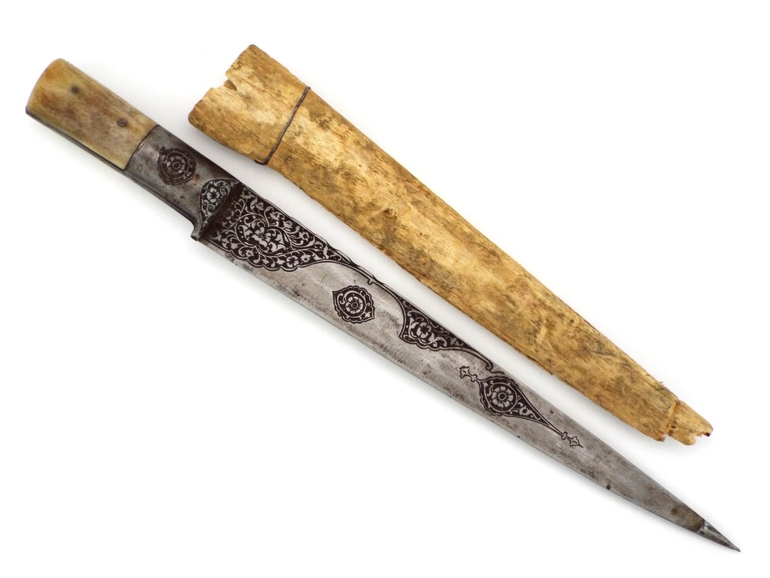 RARE UZBEK 18th-19th C. Kard Dagger with Armor Piercing Blade (1 of 16)