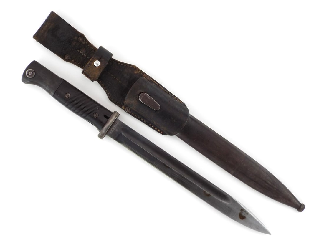 German WWII K98 Bayonet: Blued blade shows field wear and oxidation spots with ricasso stamped 4809 and maker code cof for Carl Eickhorn opposite side, with scabbard serial 6035. Hilt features grooved composition Bakelite gri