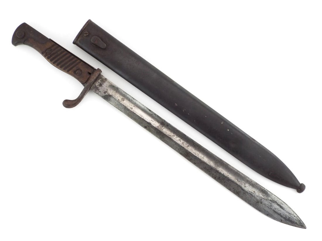 German WWI Butcher Bayonet: Broad, single edged steel blade shows honest oxidation and a widening tip, stamped on the ricasso by P.D. Luneschloss of Solingen and dated 1916 on the spine. Grooved wooden hilt scales remain solid w