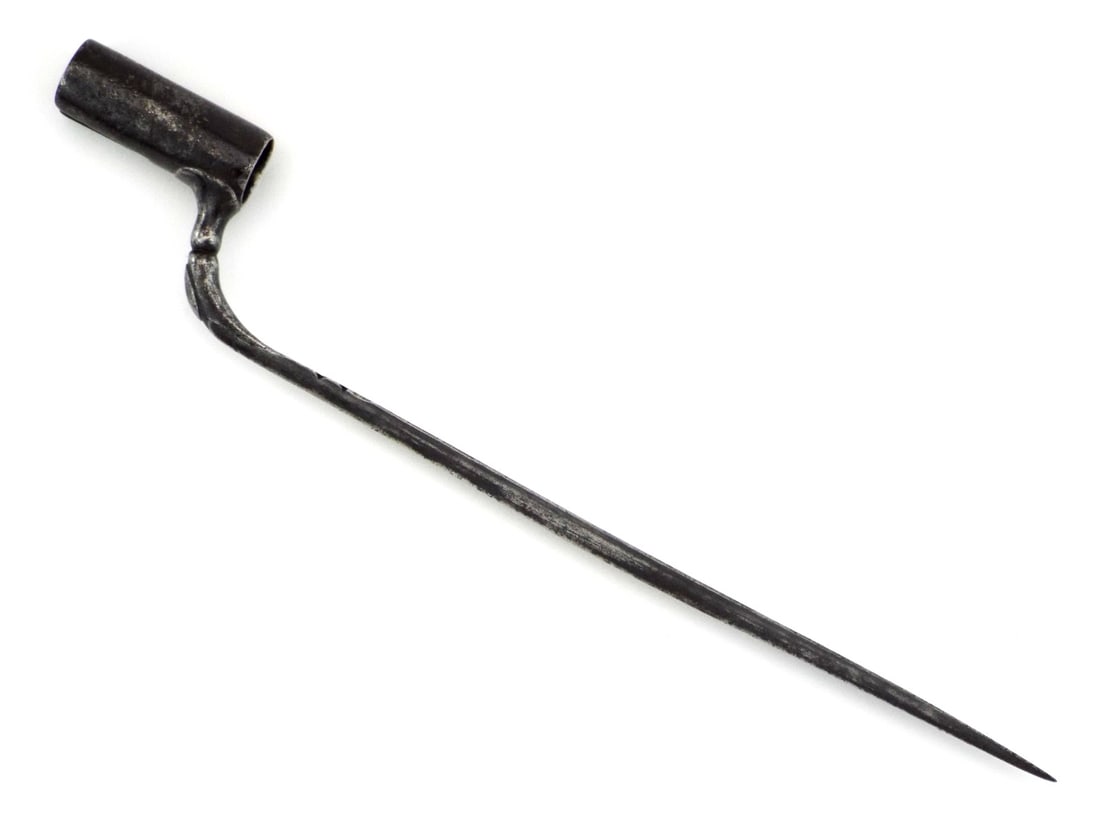 French 18th C. Hunting Socket Bayonet BRASS BRAZED SOCKET & Scalloped Ricasso: Tapering triangular stiletto blade features a deep fuller on the face with distinct scalloped decorative blacksmith moulding at the base. The socket exhibits an early T-shaped locking slot, a prominen