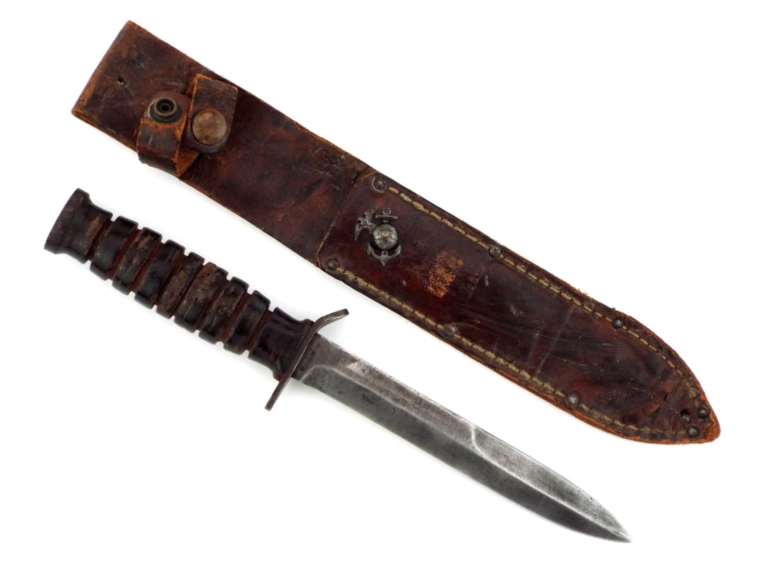 US WWII M3 Variant COMBAT KNIFE with Leather Scabbard (1 of 17)