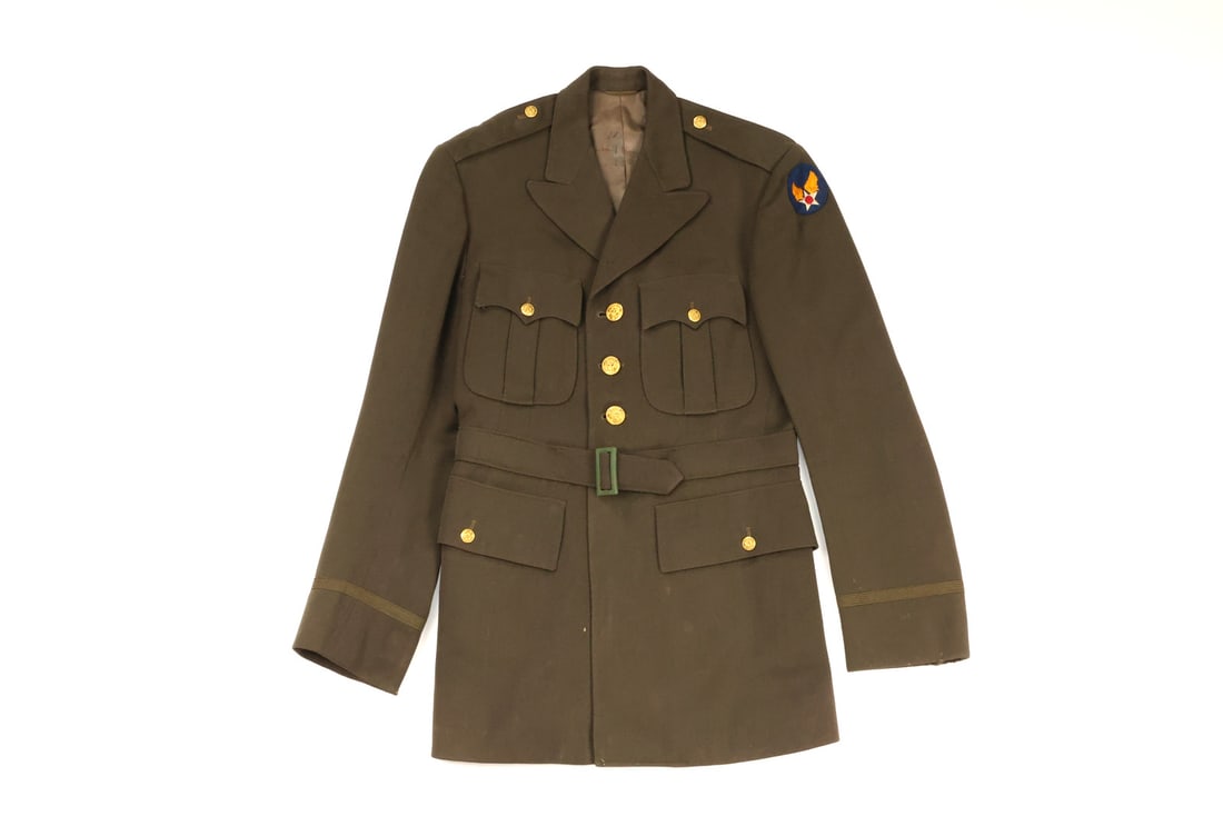 US WWII ID'd USAAF OFFICER SERVICE COAT: Four pocket wool body in olive drab shows scattered moth nips and surface tracking to lower sleeves and reverse. Interior lined in satin with internal belt and intact US Army brass buttons. Tailor lab