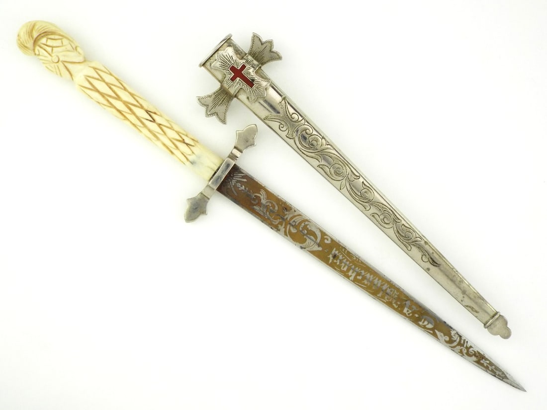 Scarce & Very Fine Late 19th C. TEMPLER KNIGHT MASONIC DAGGER: Steel blade shows light oxidation and distinct frosting with C.A. Blanchard in Gothic script. Very Fine carved diamond quilt hilt features knight’s head pommel with minor surface soot. Scabbard disp