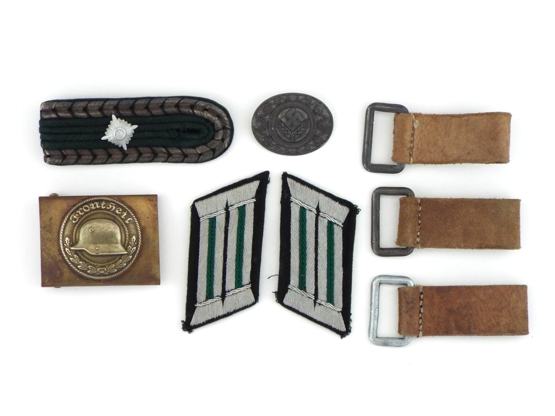 German WWII Mixed Militaria Grouping Including BUCKLE & COLLAR TABS (1 of 8)