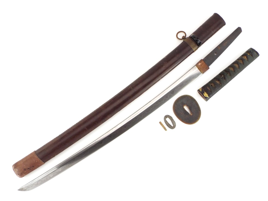 Japanese Edo Period WWII Wakizashi Sword & GOLD CLOUD FUCHI: Hand forged blade displaying a distinct, wavy hamon line along the edge and an unsigned tang with a single peg hole showing light patination. Hilt features a simple oval brass guard, copper collar and