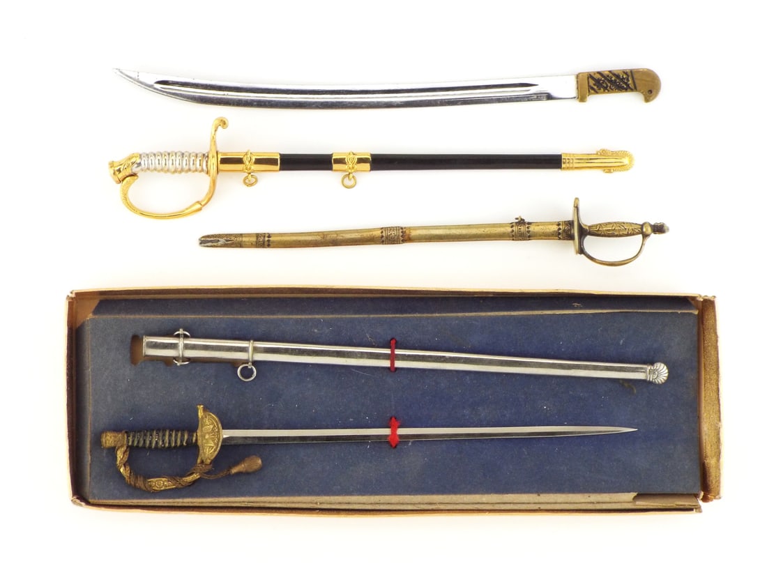 Group of Miniature Sword in Good Condition: Group of Miniature Sword in Good Condition