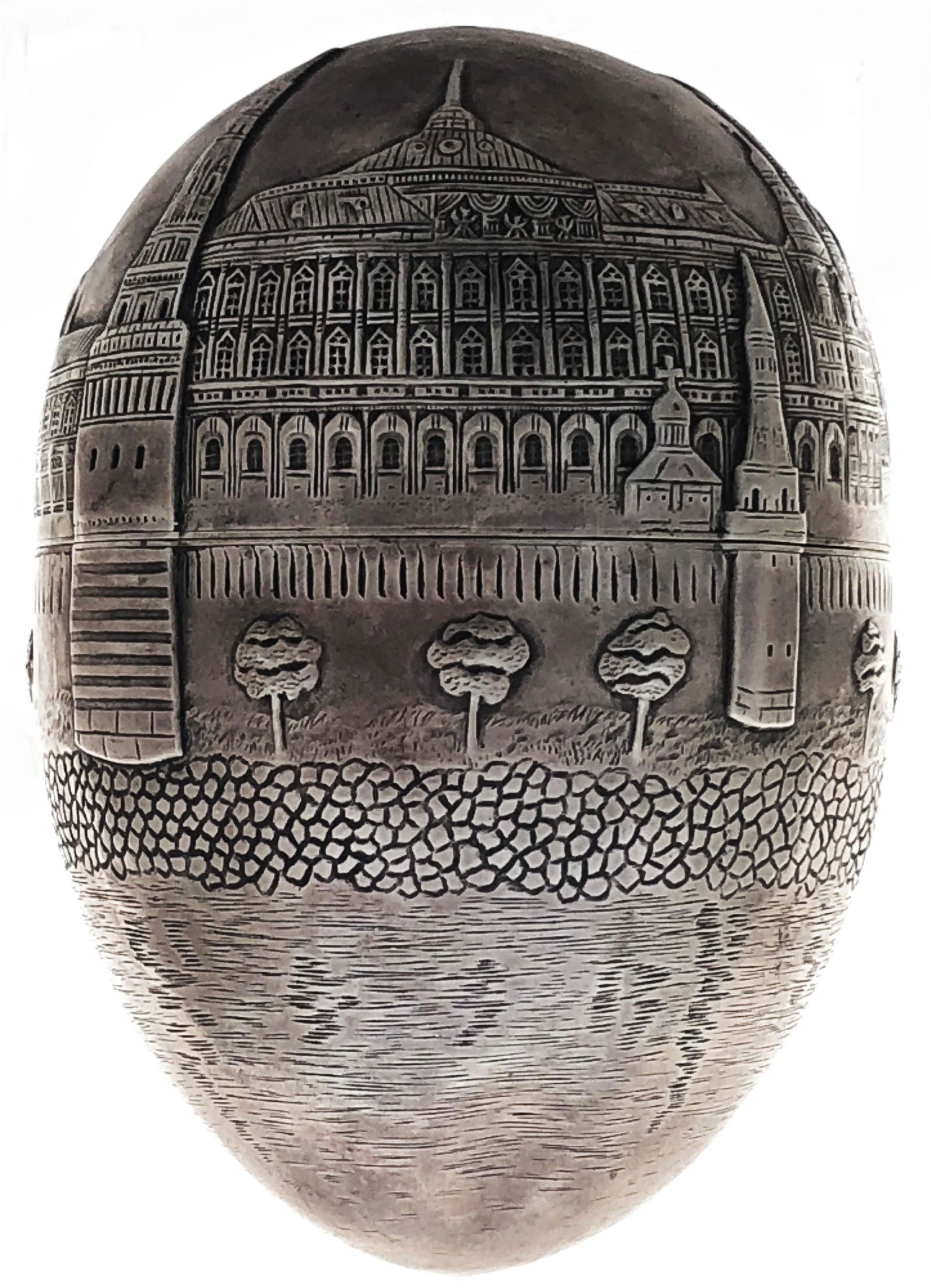 84 Russian silver egg, decorated with a view of the Kremlin in very beautiful silver work, gilded on (1 of 5)