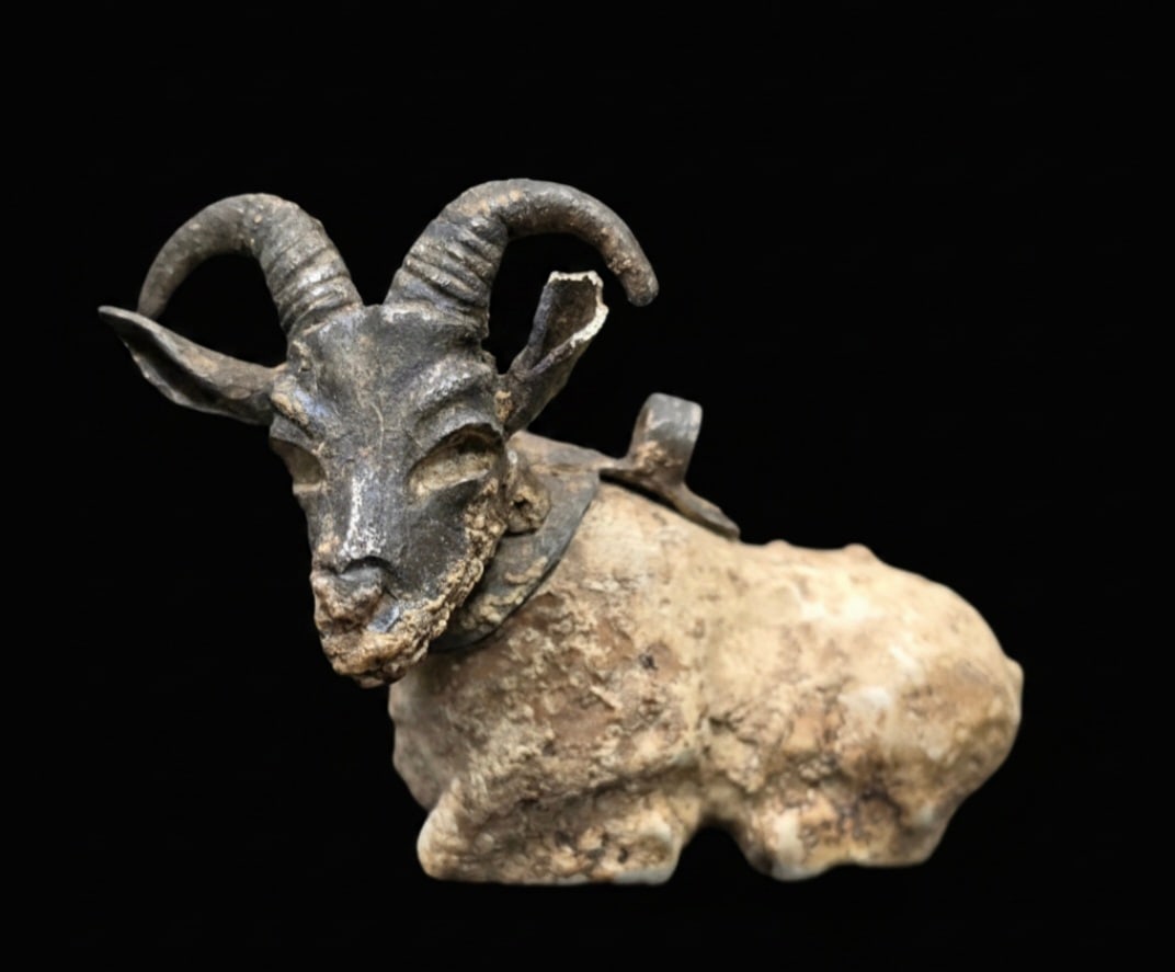 A proto-Elamite pendant of an Antelope (1 of 3)