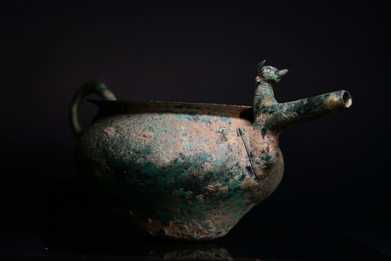 Western asiatic bronze spouted vessel (1 of 10)