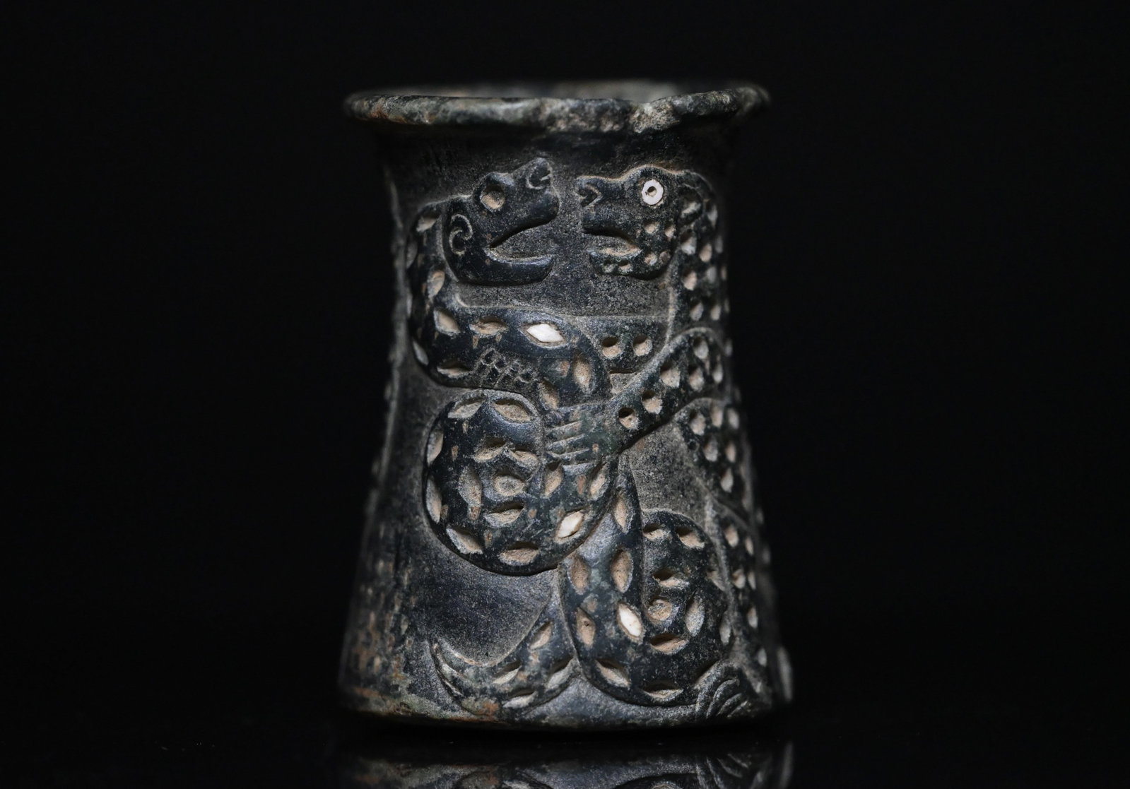 A bactrian chlorite stone vessel (1 of 11)