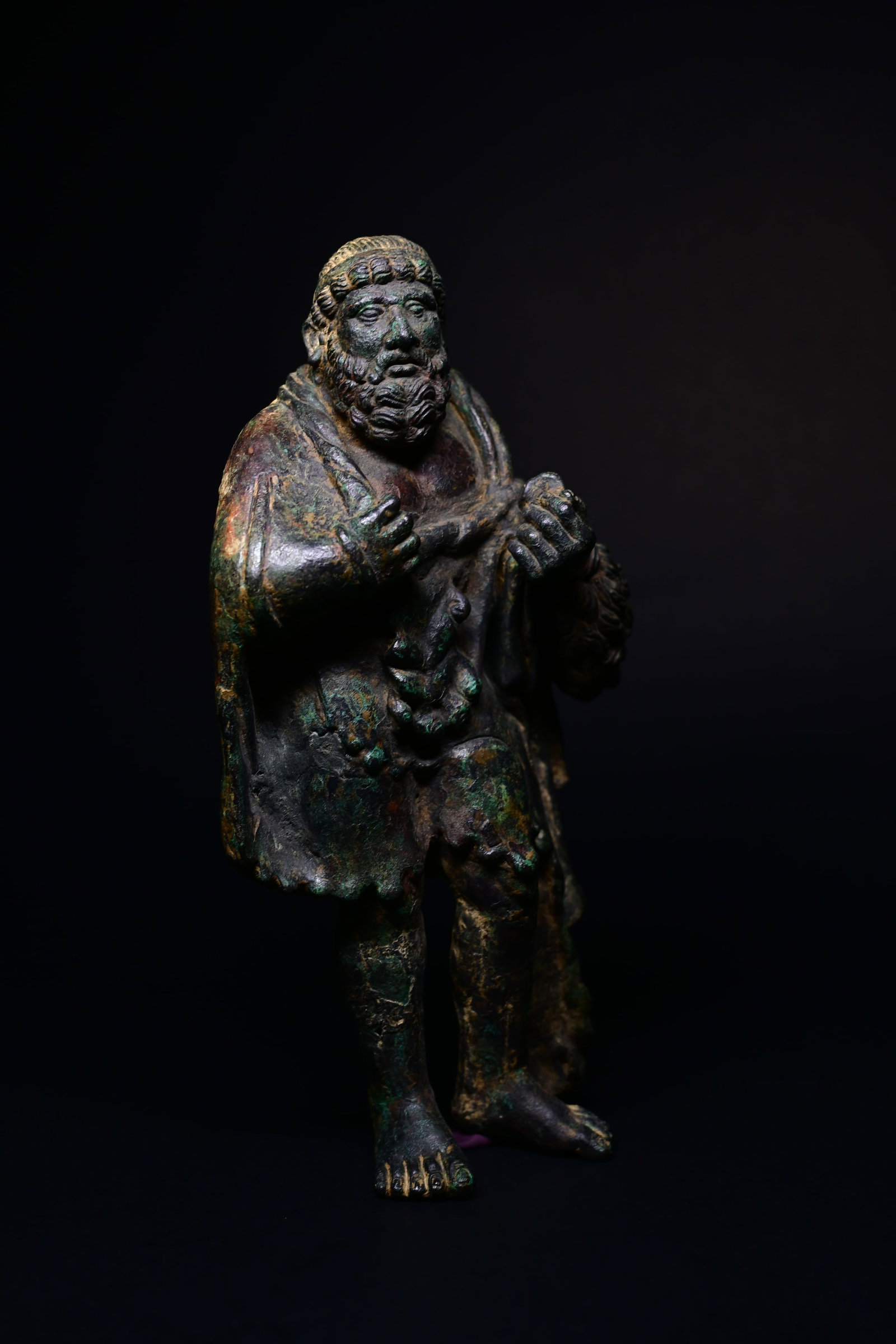 Roman bronze statue of a barbarian (1 of 8)