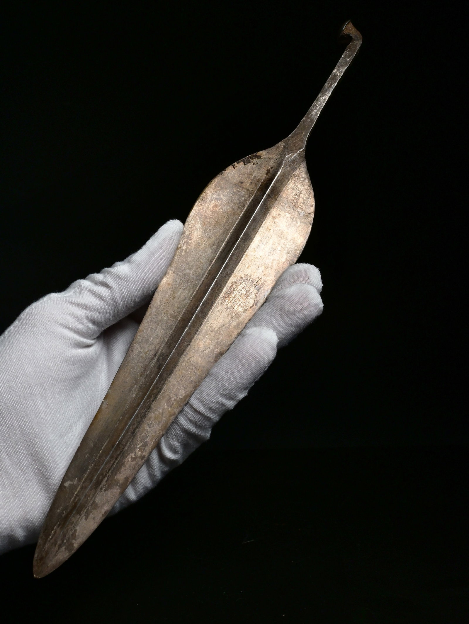 An exceptional luristan solid silver spearhead - 2