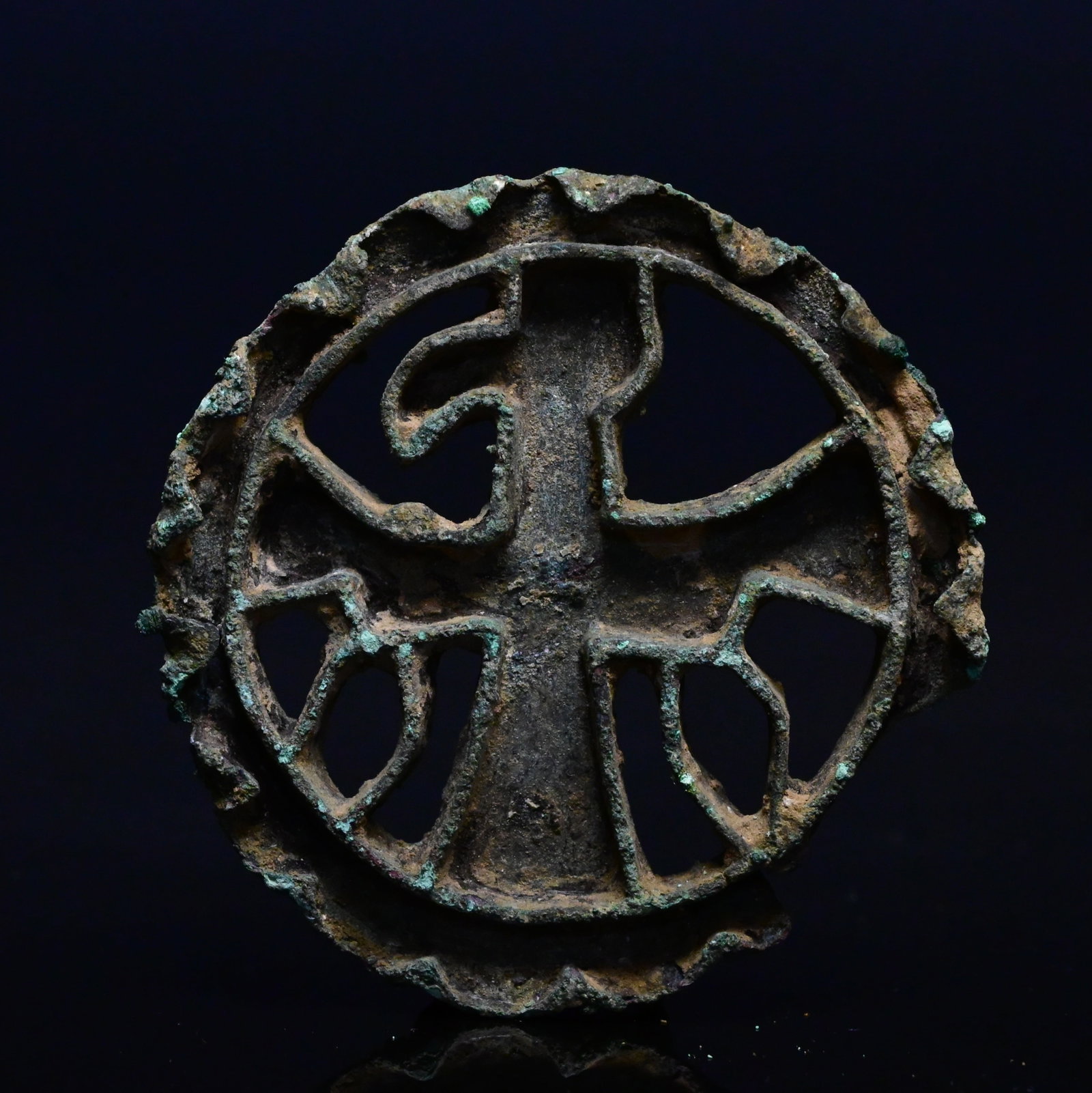 Bactrian compartmented stamp seal with bird: Compartmented stamp seal with birdBactria-Margiana Archaeological Complex ca. late 3rd-early 2nd millennium BCE.Size:5.5cm Diameter.Provenance: property of an european collector, acquir3d in early 199