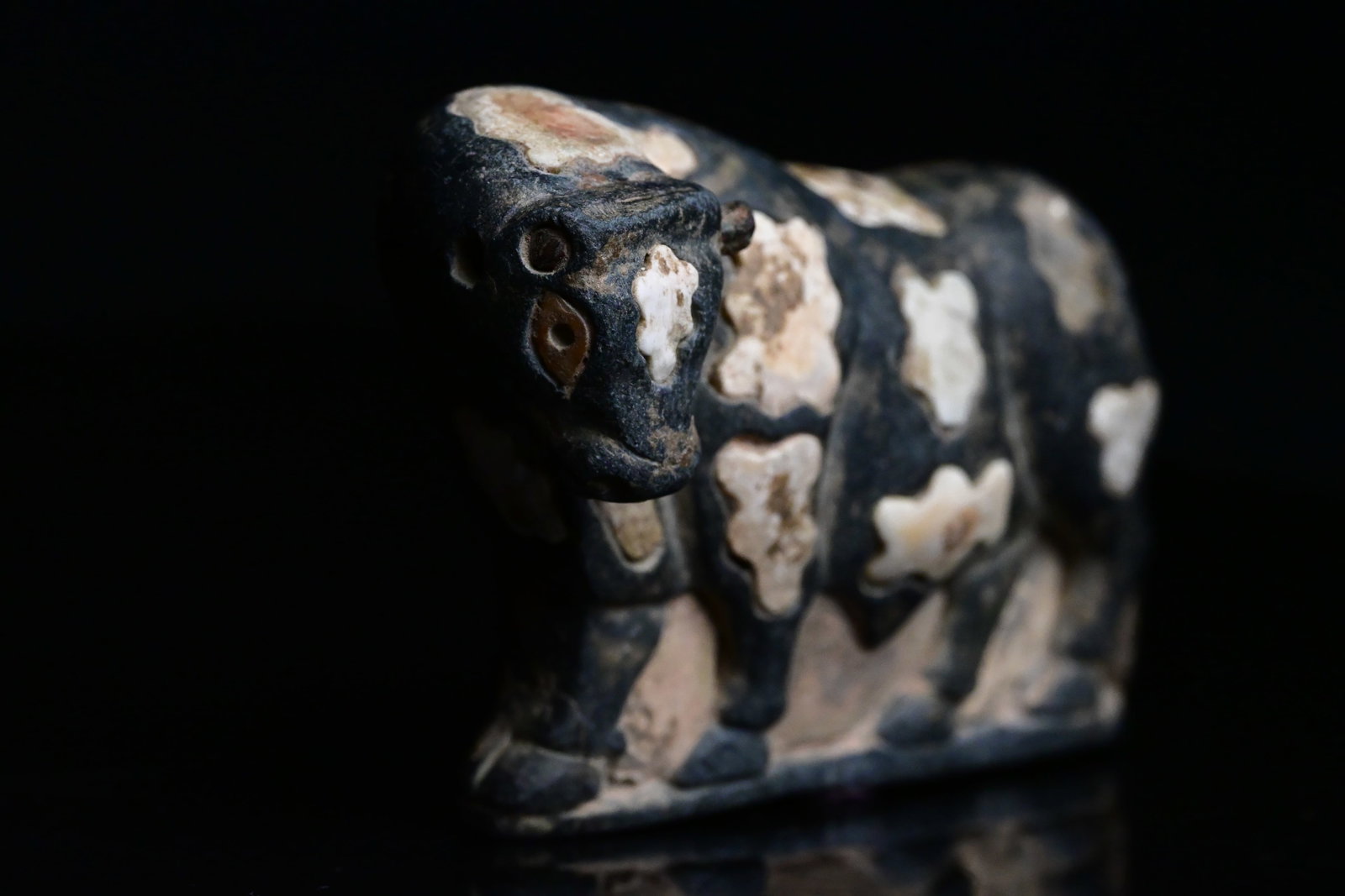 A Bactrian Bull Statue - 3