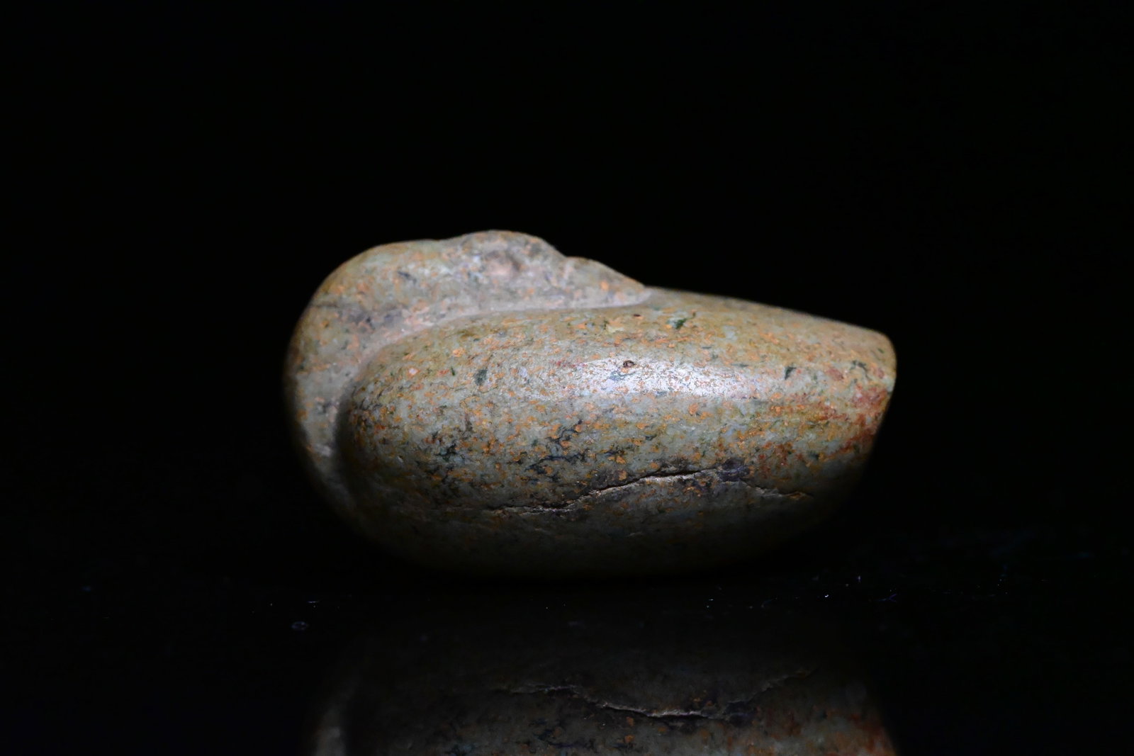 Babylonian duck weight with writings: Neo-Assyrian, 800BC-700BC a stone duck weight with cuneiform writings.Size:3.5cm l9ng x 2.5cm H