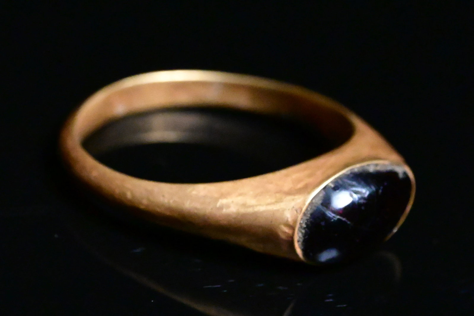 Roman gold ring with Garnet (1 of 5)