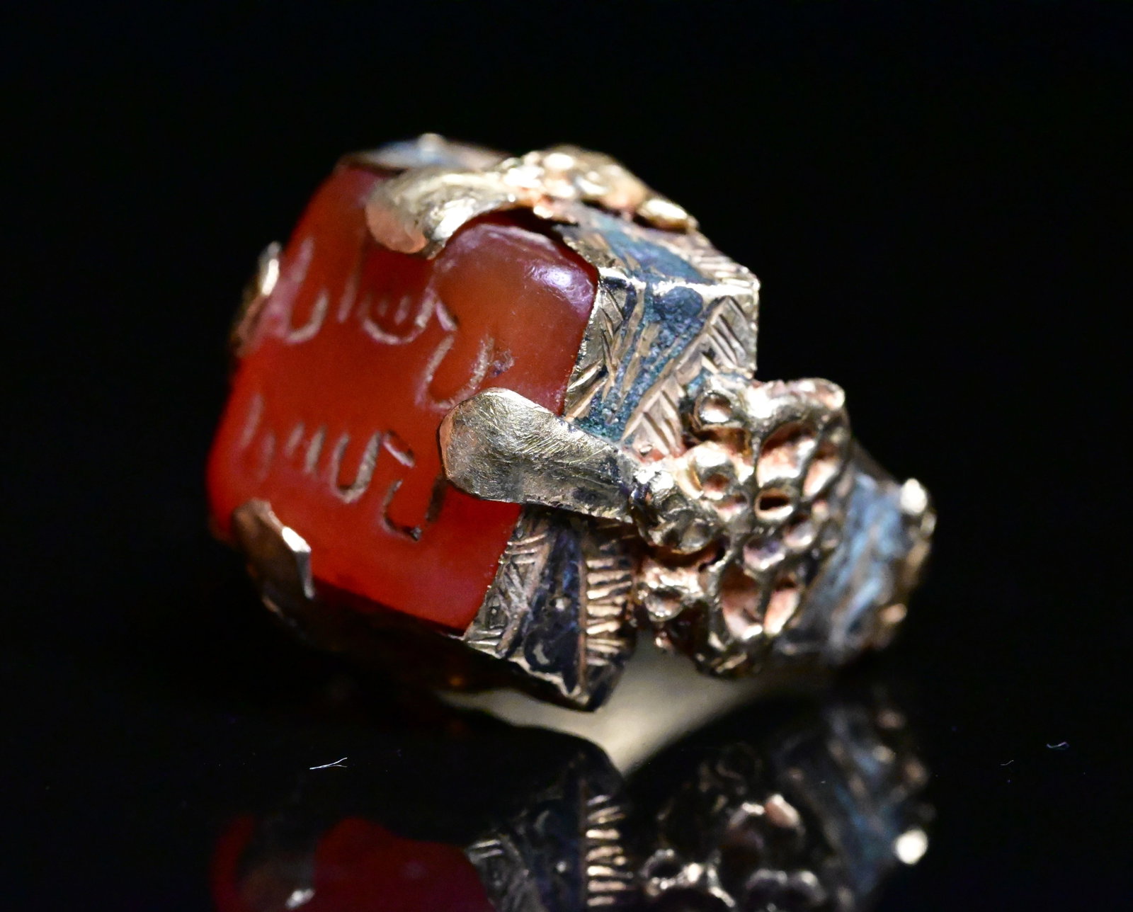 Seljuk gold ring with red agate and neillo work: A HIGH CARAT SELJUK GOLD RING WITH ENGRAVED RED AGATE SEAL AND NEILLOED WORK, ANATOLIA OR CENTRAL ASIA. 12TH-13TH CENTURY.Provenance: property of an european collector, acquired in early 1990s