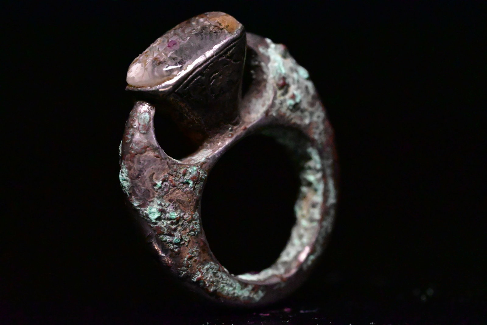 Seljuk Silver Ring with Rock Crystal Kufic Stamp Seal (1 of 6)