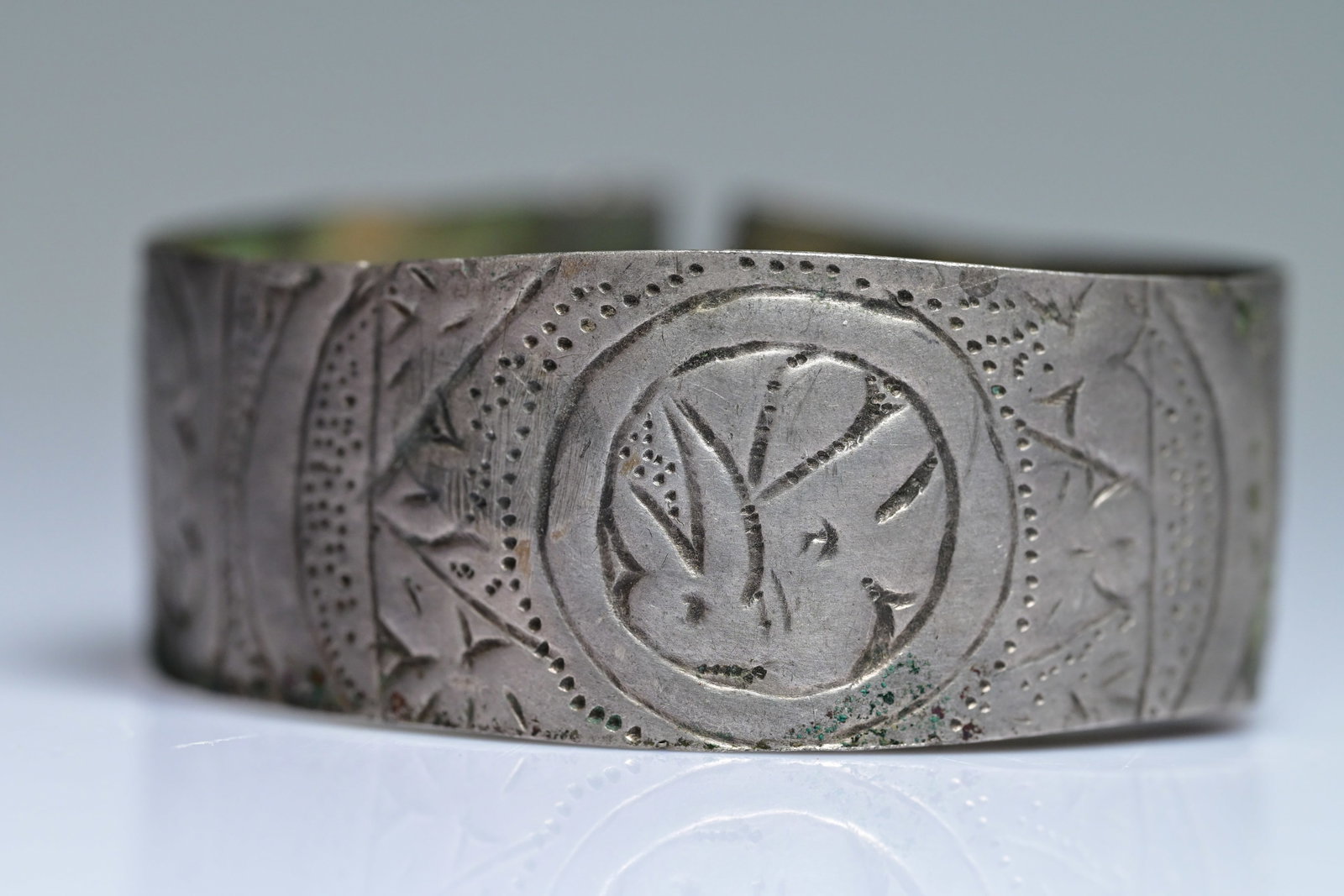 Seljuk silver bracelet with neillo work (1 of 5)