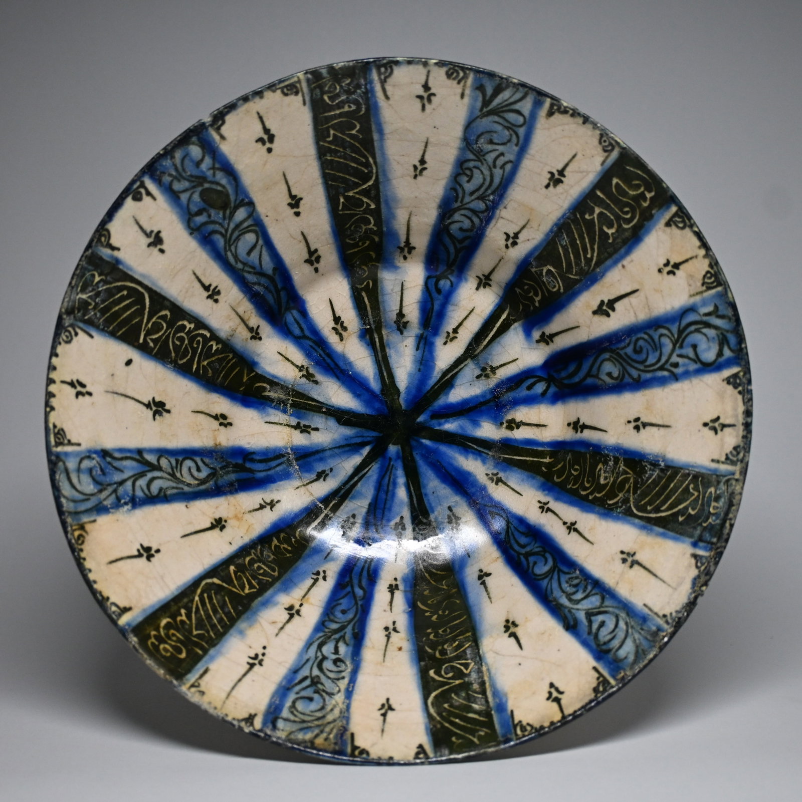 A kashan underglaze painted pottery bowl (1 of 10)