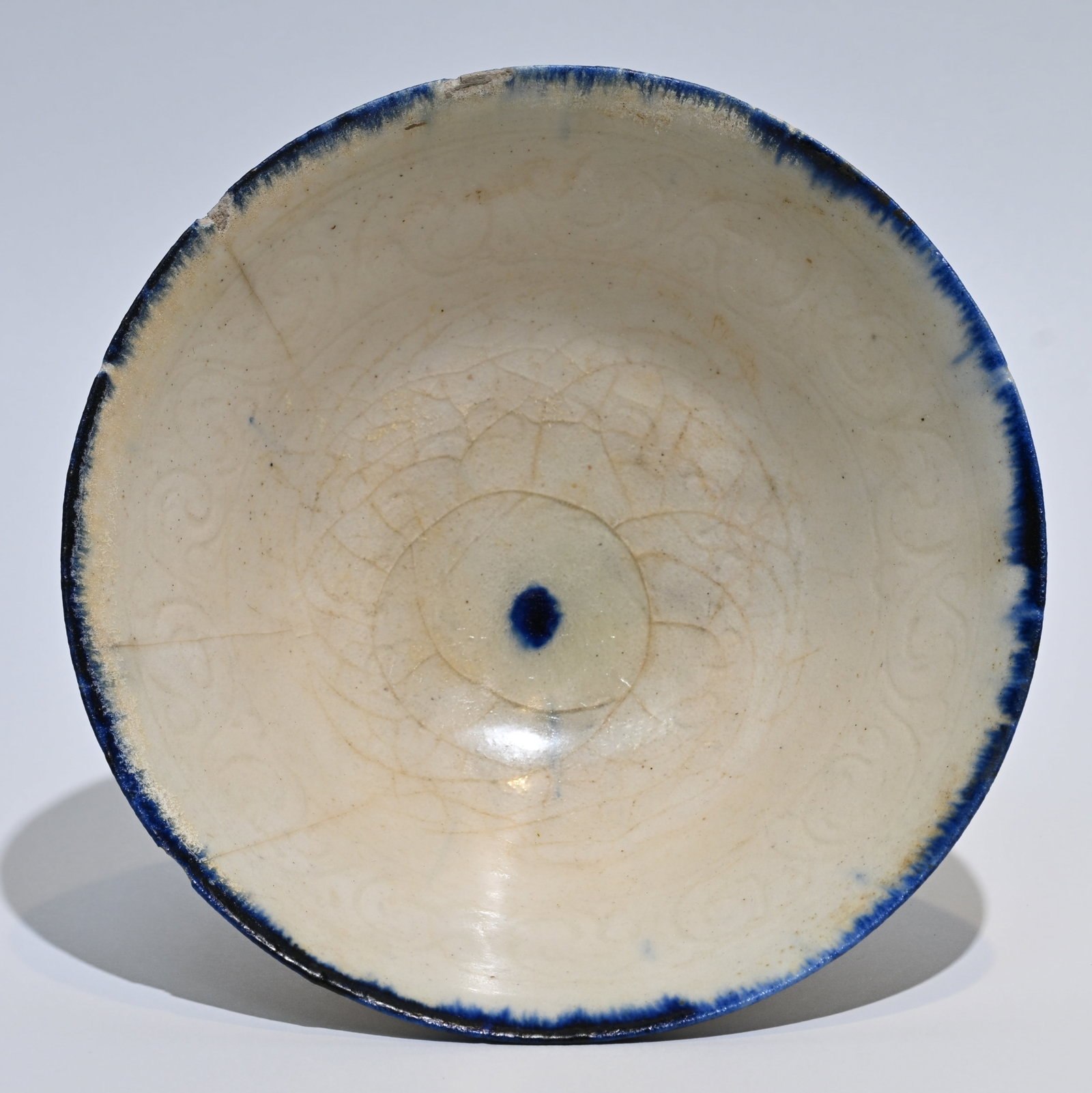 A kashan pale white pottery ceramic bowl (1 of 5)
