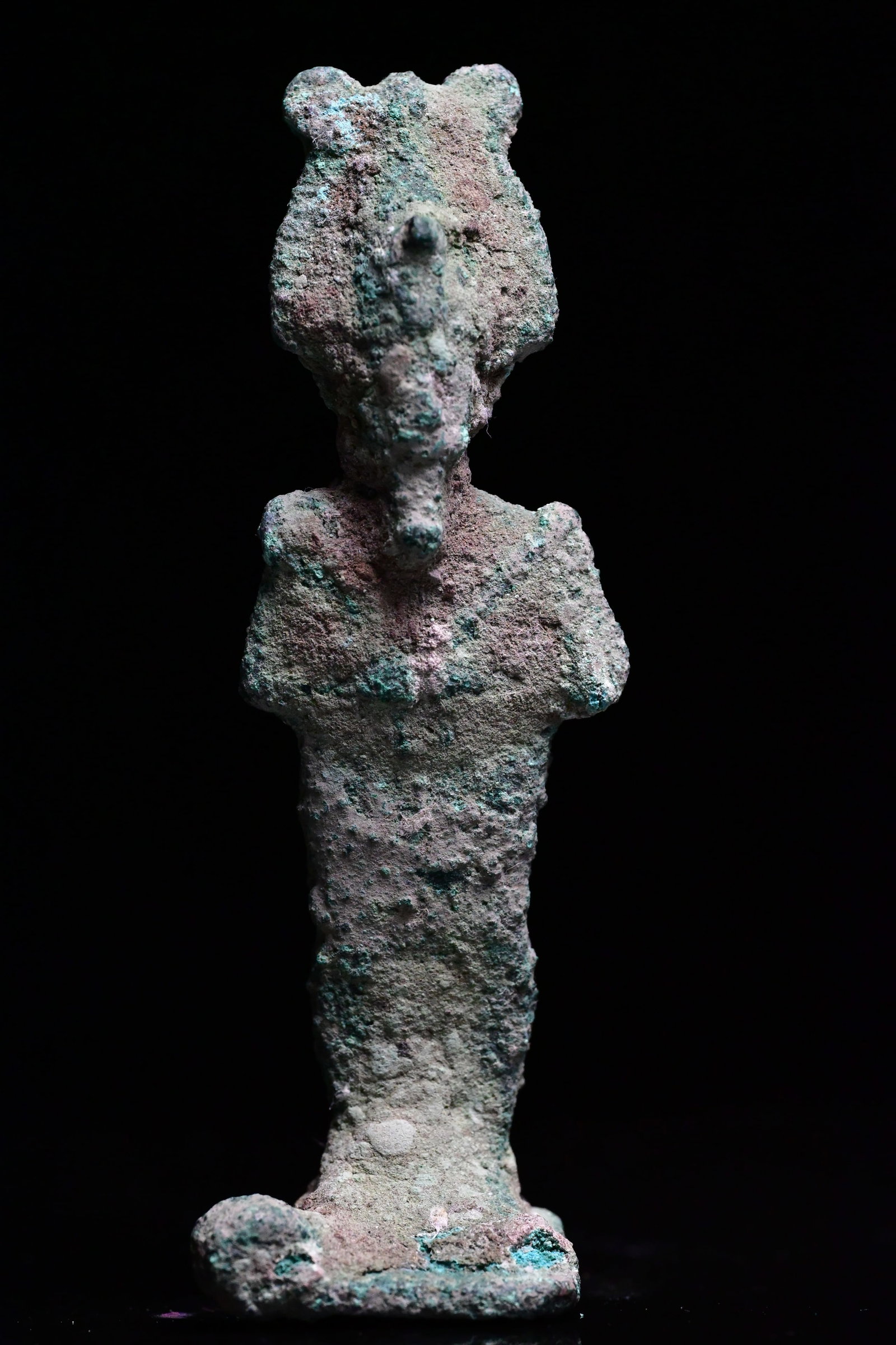 An Egyptian bronze figure of Osiris (1 of 5)
