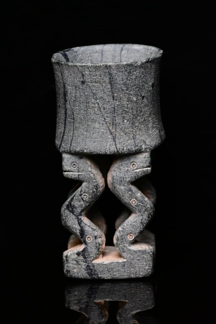 A Rare Bactrian chlorite stone vessel with seprent legs (1 of 13)
