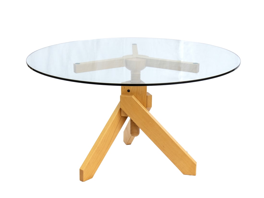 Vico Magistretti Table mod. Vidun: Vico Magistretti Table mod. Vidun Difetti come da foto. 600 1500 2000 altezza regolabile - al min. cm 65; diametro del piano cm 130