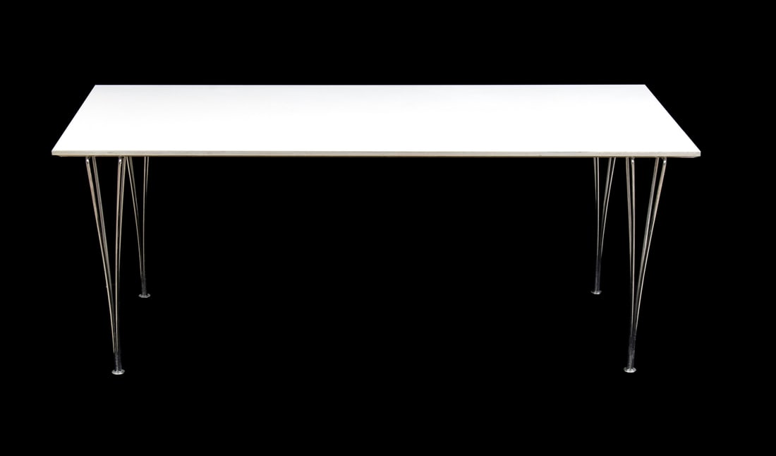 Desk with white lacquered wood top and steel structure: Desk with white lacquered wood top and steel structure Produced by Fritz Hansen, 1988 800 1800 2300 cm 70x180x80