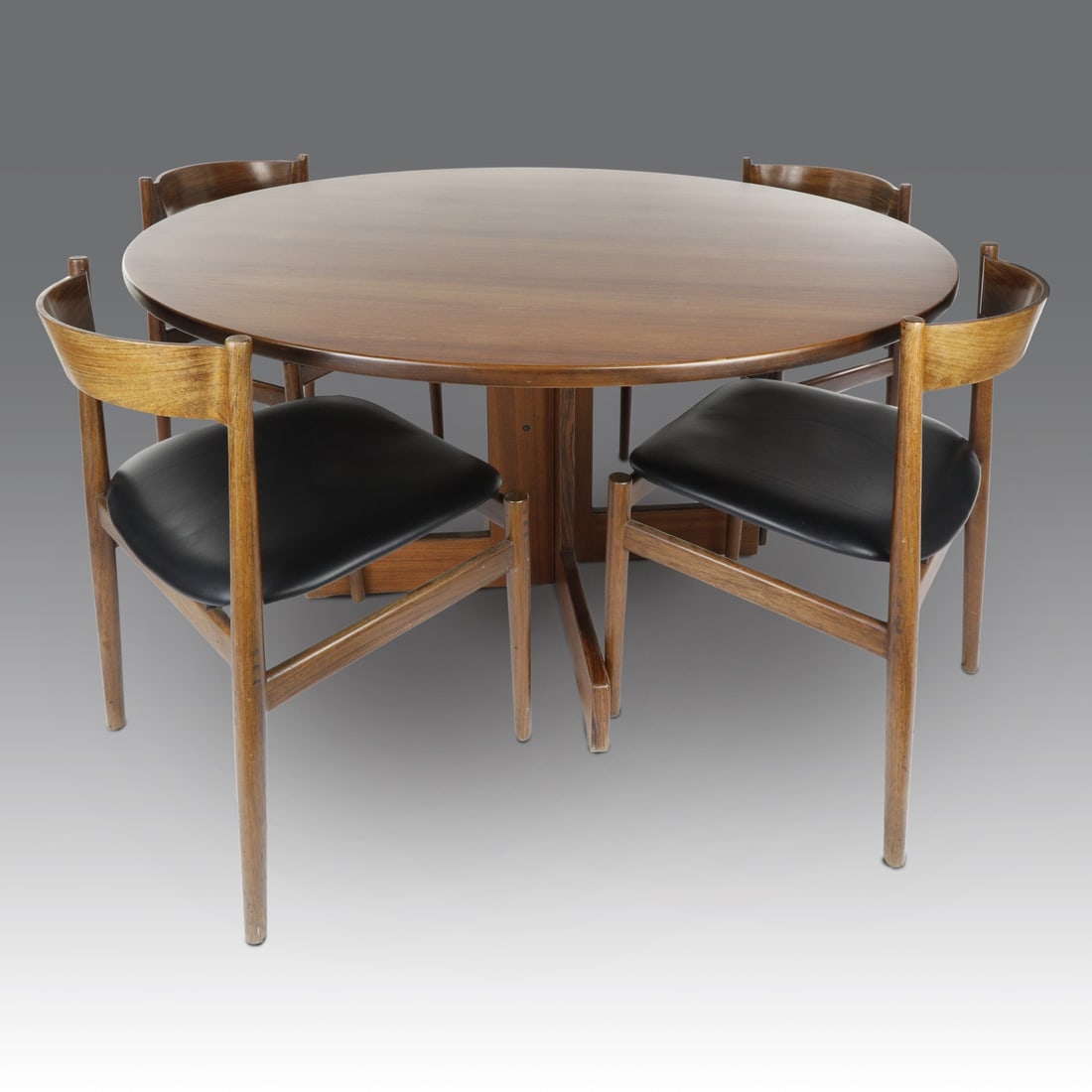 Gianfranco Frattini Tavolo e quattro sedie, produzione Cassina - Italia (1 of 6)