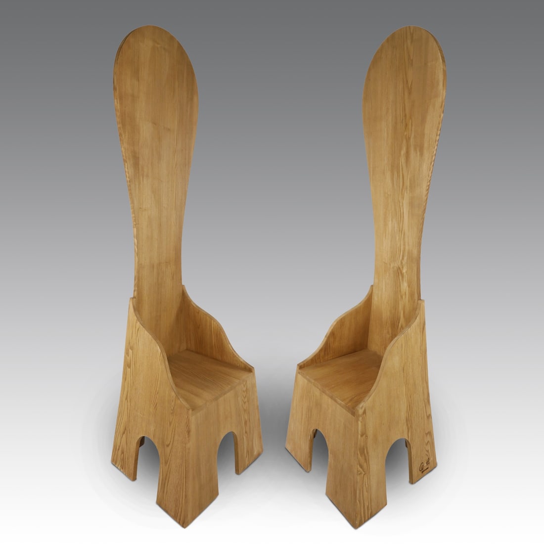 Mario Ceroli Due poltrone in legno della serie "Mobili nella Valle", produzione Poltronova - Italia (1 of 3)