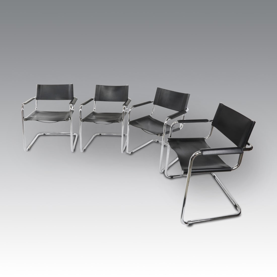 Otto sedie in pelle modello S34 con braccioli - Mart Stam per Thonet: Otto sedie in pelle modello S34 con braccioli - Mart Stam per Thonet Otto sedie in pelle modello S34 con braccioli - Mart Stam per Thonet 500 2000 2500 cm 80x61x56