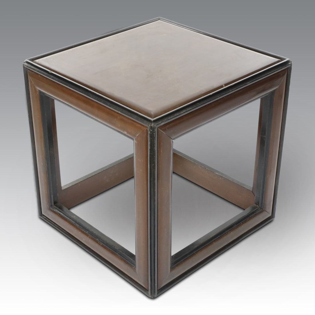 Tavolino cubo in legno ciliegio, design attribuibile Lorenzo Mongiardino (1 of 2)