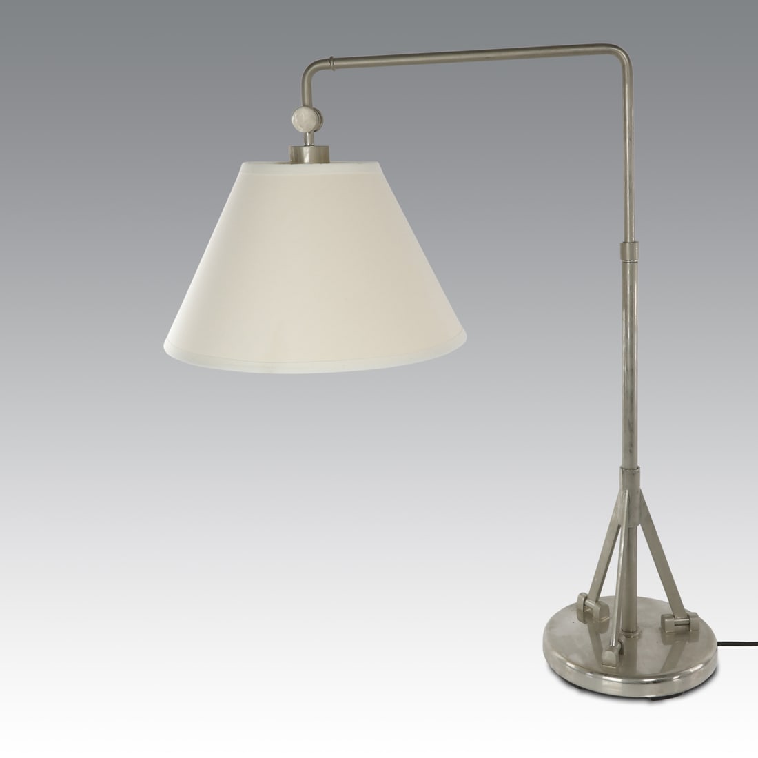Lampada da tavolo a braccio oscillante in metallo spazzolato (1 of 5)