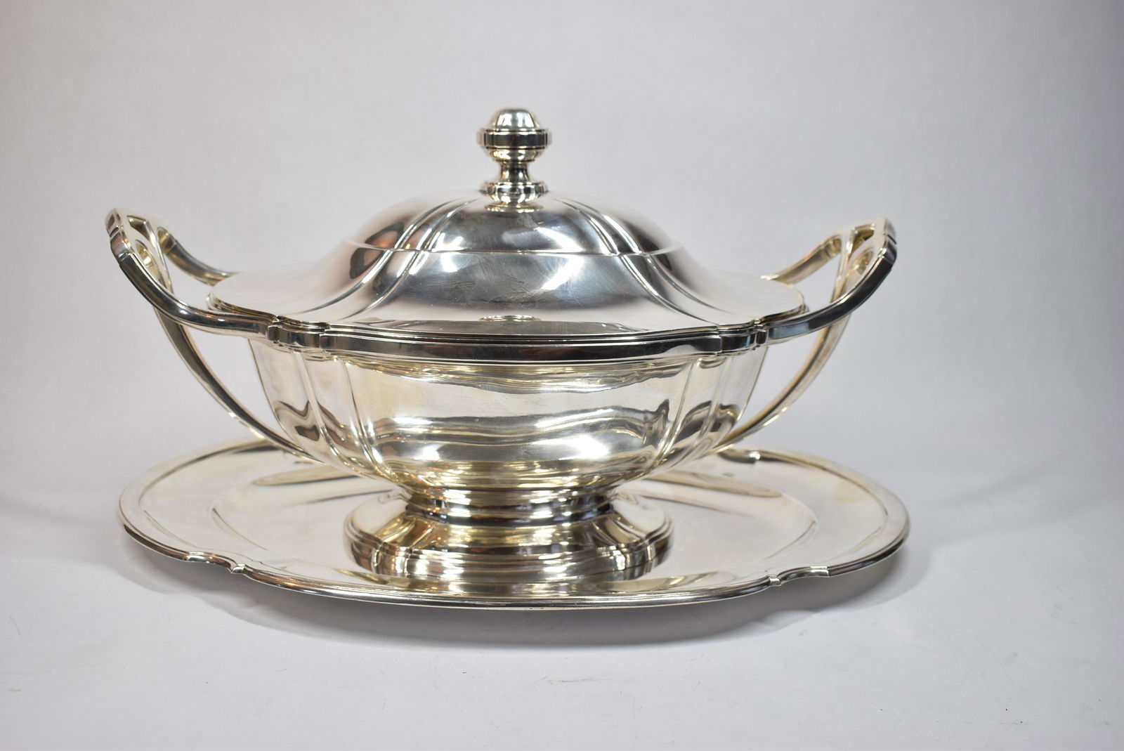 A French silver soup tureen by Gustave Keller (1 of 19)