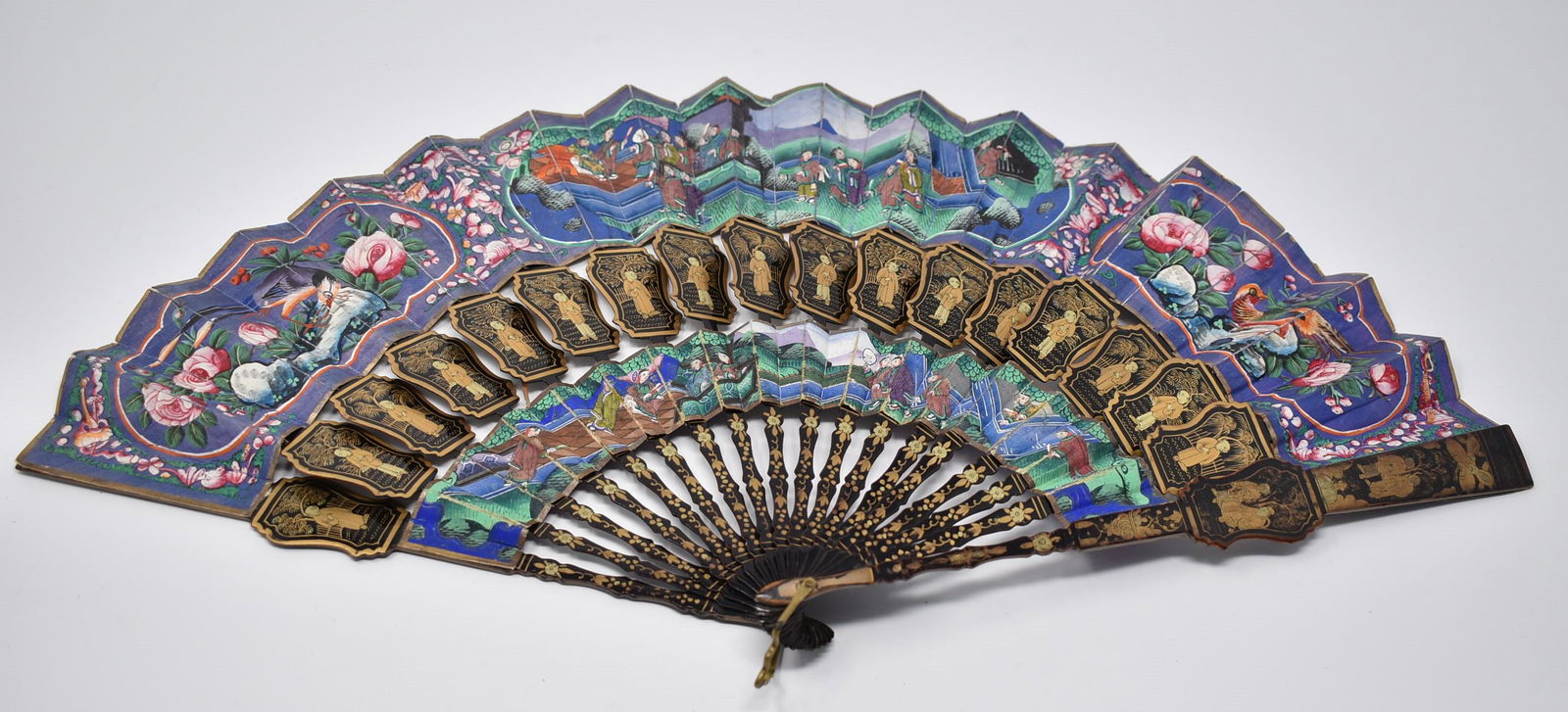 Antique Chinese lacquer decorated fan (1 of 20)