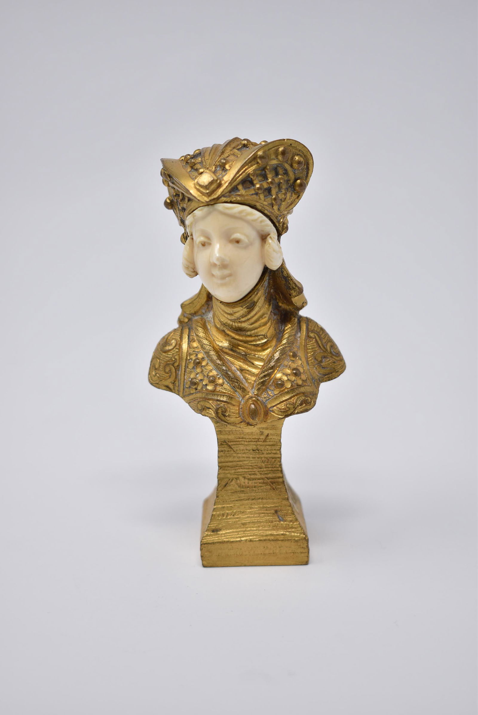 Antique French gilt bronze bust of a Lady (1 of 8)